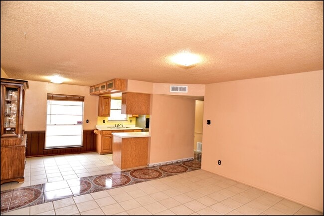 Building Photo - 6700 Escondido Dr