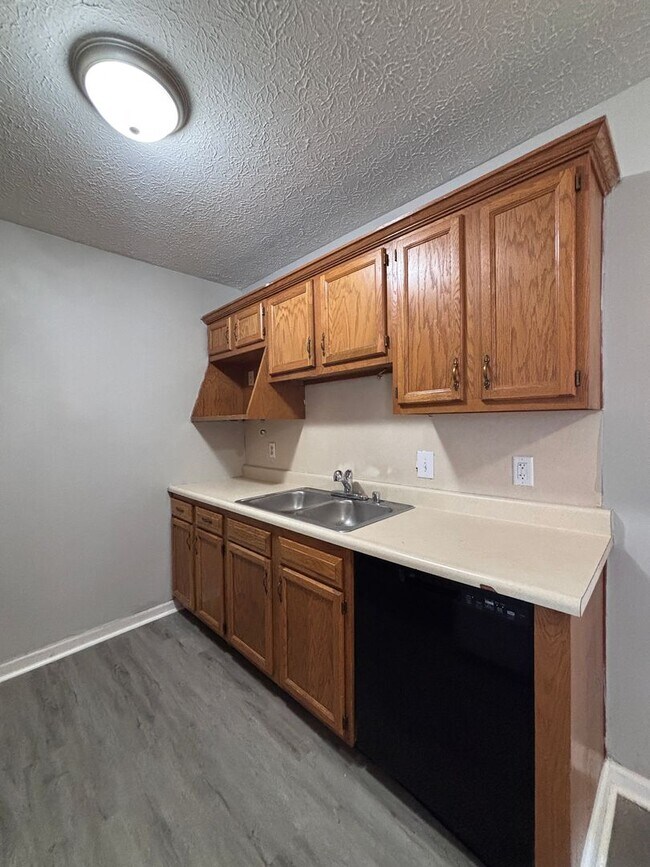 Building Photo - River Valley Apartments