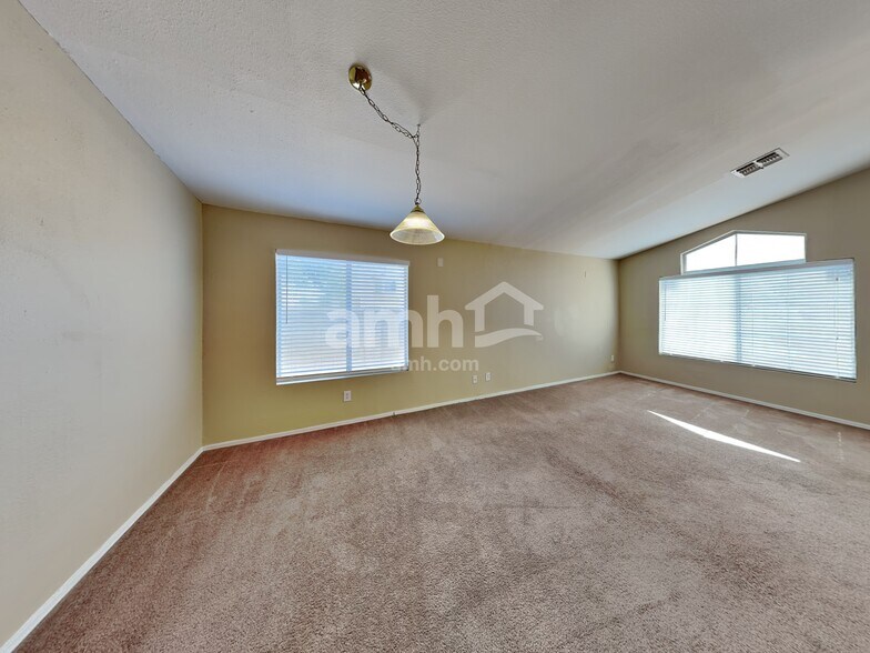 Building Photo - 5501 N 103rd Dr