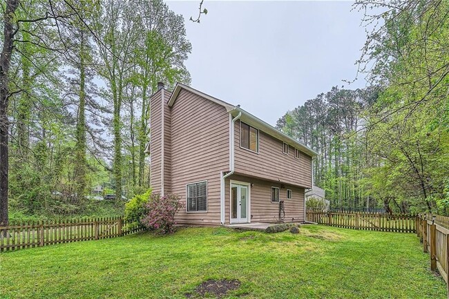 Building Photo - 3020 Woodland Dr NW
