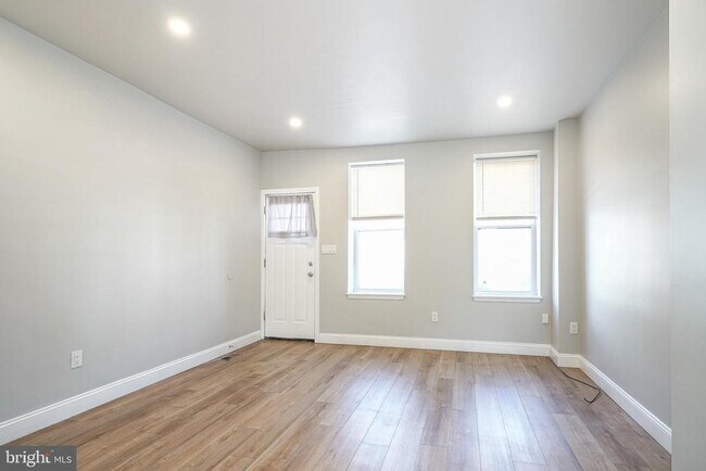 Building Photo - 3037 Tulip St