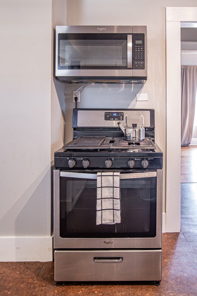 Building Photo - 1124 S Newport Ave