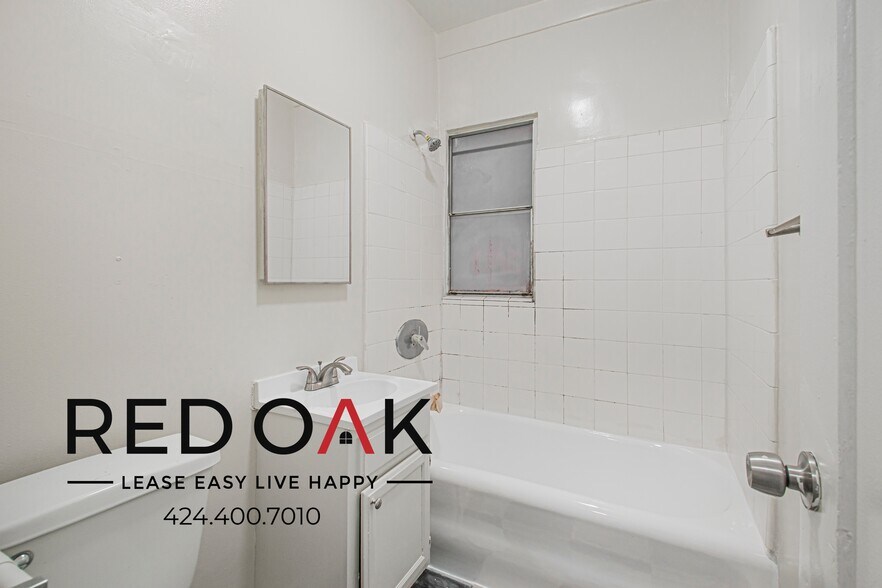 Building Photo - 425–427 S. Grand View St