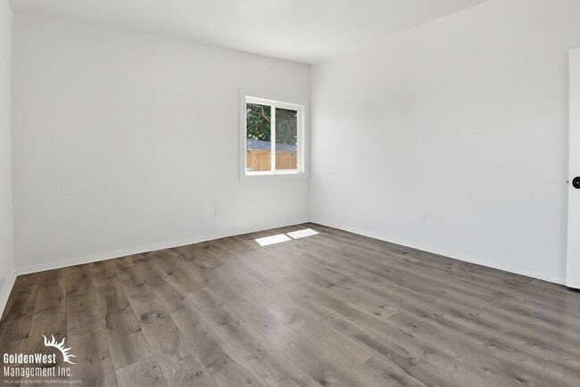 Building Photo - Enchanting 3Bdm 2Ba Home with Scenic Views in San Diego!