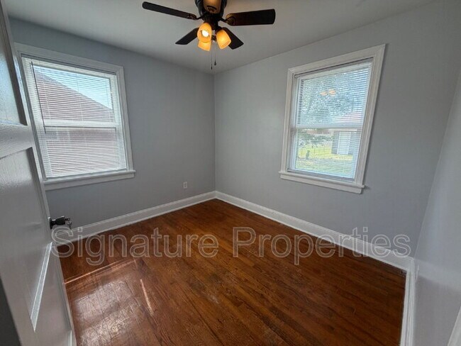 Building Photo - 2411 Carlisle Ave