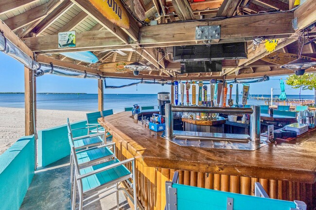 Building Photo - 2 bed 2 bath Turnkey Yearly Rental – Water...