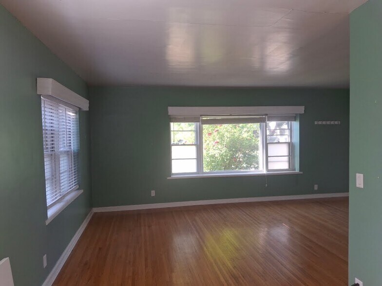 Building Photo - 768 E 900 S