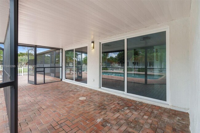 Building Photo - 7601 NW 82nd Terrace