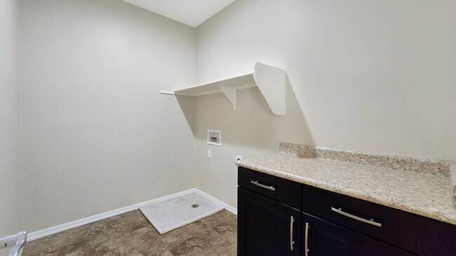 Building Photo - Upgraded kitchen and lots of sq ft in Verrado!