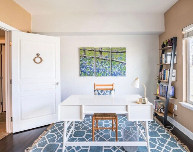 Building Photo - Stunning “Treehouse” Top-Floor Condo – 2 Bed / 2 Bath | One Block from City Park