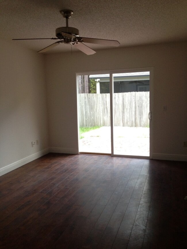 Building Photo - Beautifully Upgraded 3 BR Home in Hidden L...