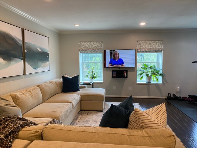 Primary Photo - 351 N Post Oak Ln