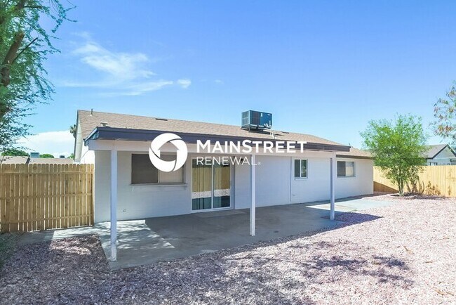 Building Photo - 3 Bedroom Pet-Friendly Home in Phoenix, AZ with Main Street Renewal