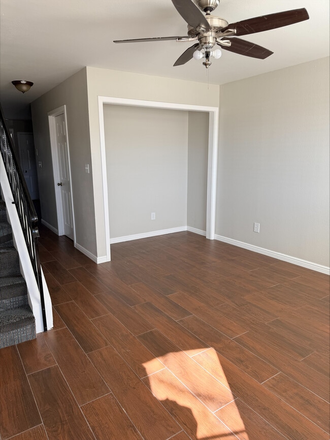 Building Photo - 1327B 9th W Ave