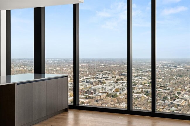 Building Photo - 610 Davis St