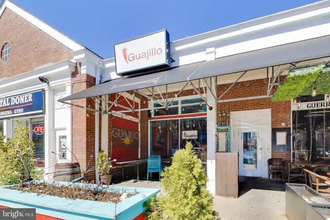 Building Photo - 1726 N Quinn St