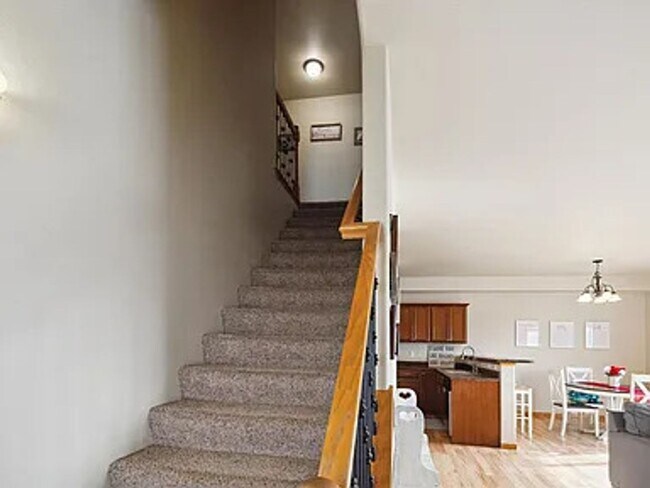Building Photo - Coralville 4 Bedroom 4 Bath 3 Level Town H...