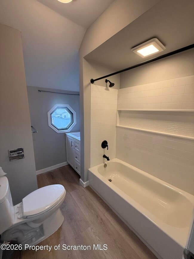 Building Photo - 708 Main St