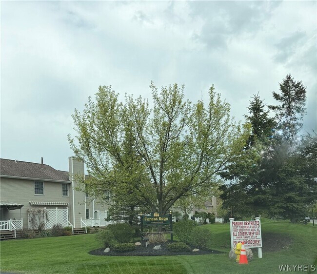 Building Photo - 304 Forest Edge Dr