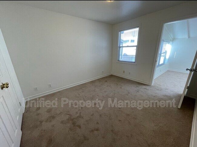 Building Photo - 430 Olive St