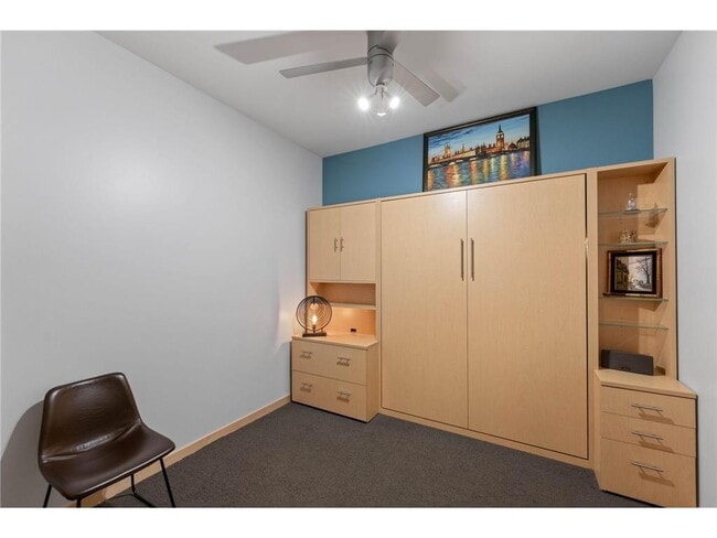 Building Photo - 215 10th Ave S