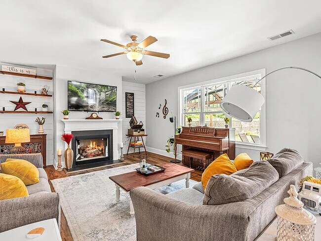 Building Photo - Lease OR Lease to Own
