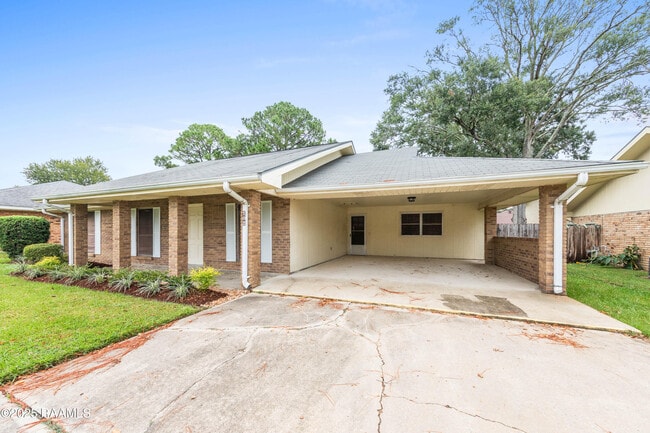 Building Photo - 102 Wisteria Dr