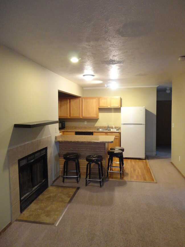 Building Photo - 604 S Fell Ave