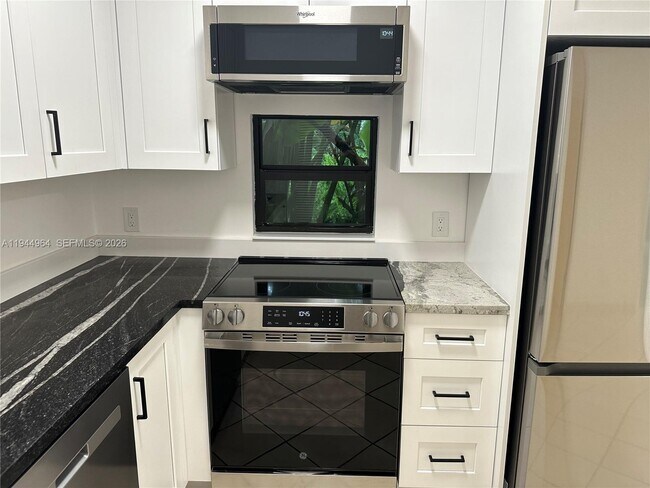 Building Photo - 5866 SW 60th St