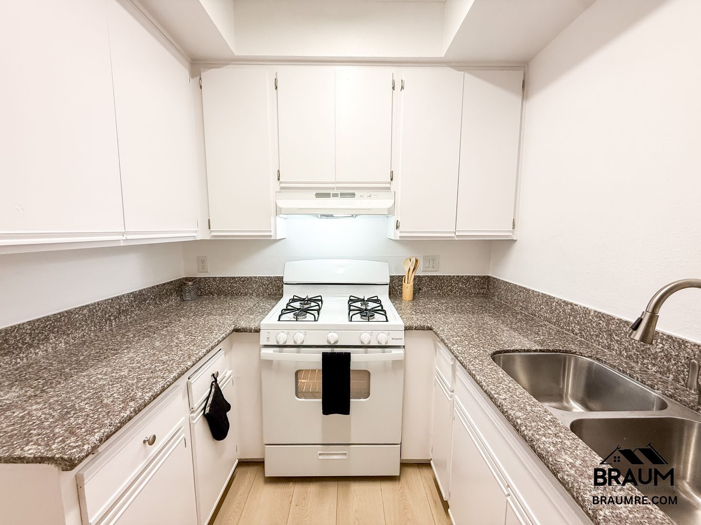 Building Photo - 11459 Collins St