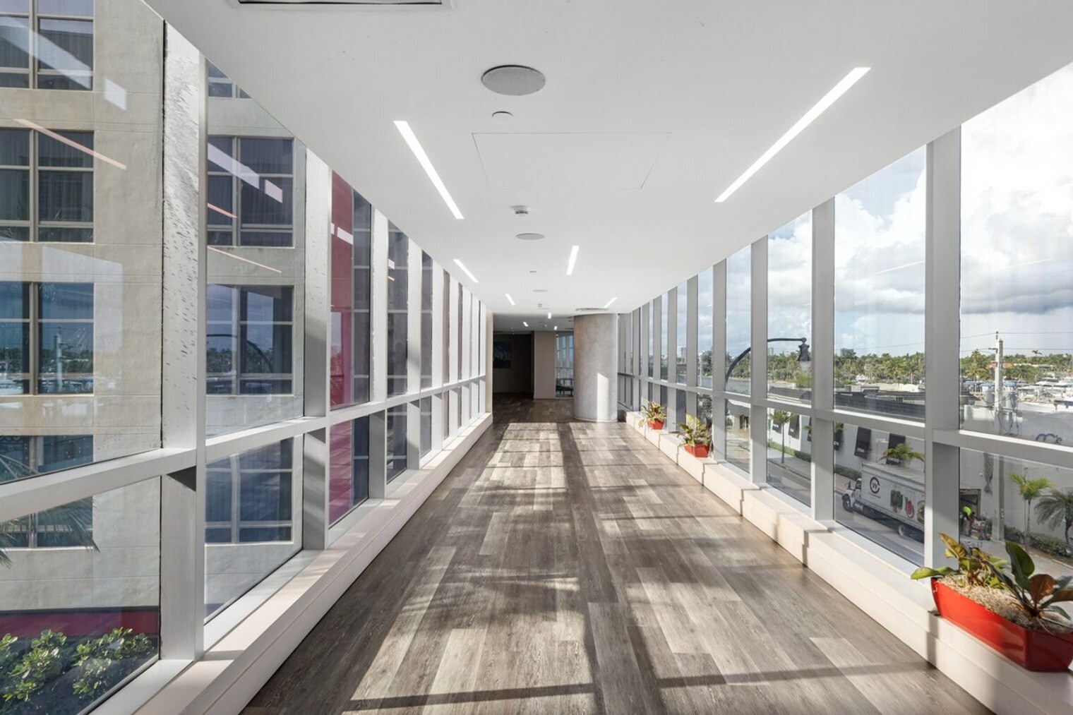 Building Photo - 350 New York St