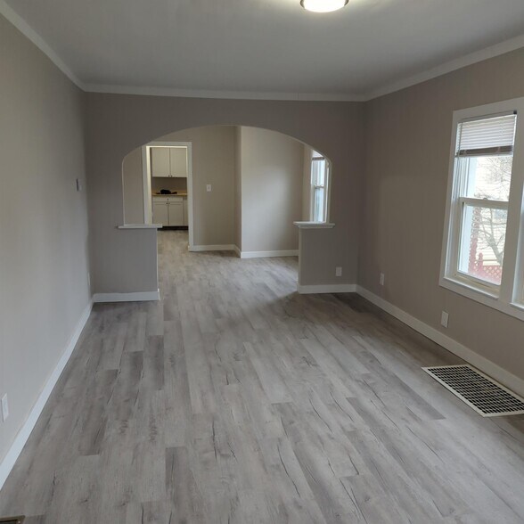 Building Photo - 220 Grandview Ave