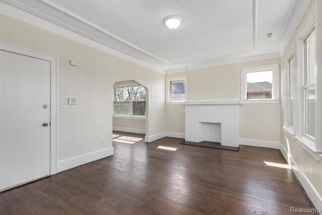 Building Photo - 3217 Elmhurst St