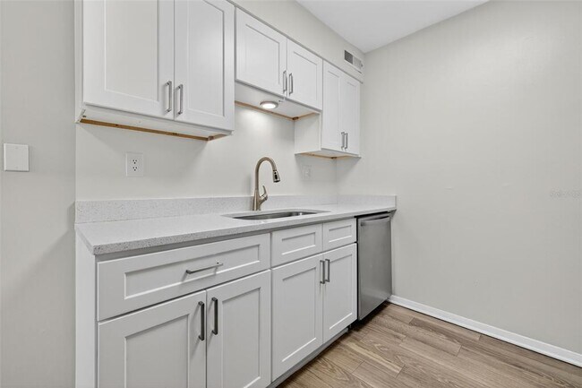 Building Photo - 612 Bass Ct