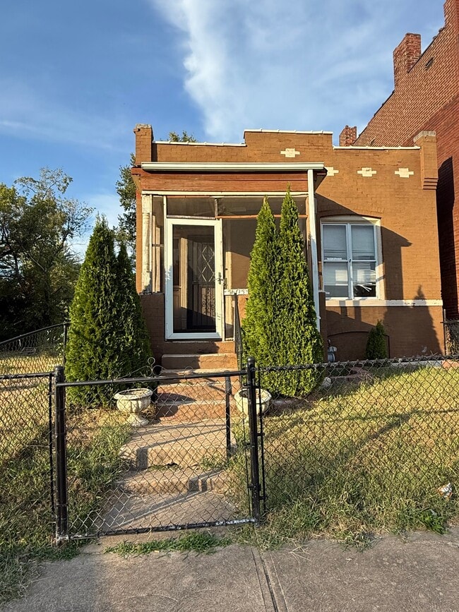 Building Photo - 5605 Wabada Ave