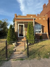 Building Photo - 5605 Wabada Ave