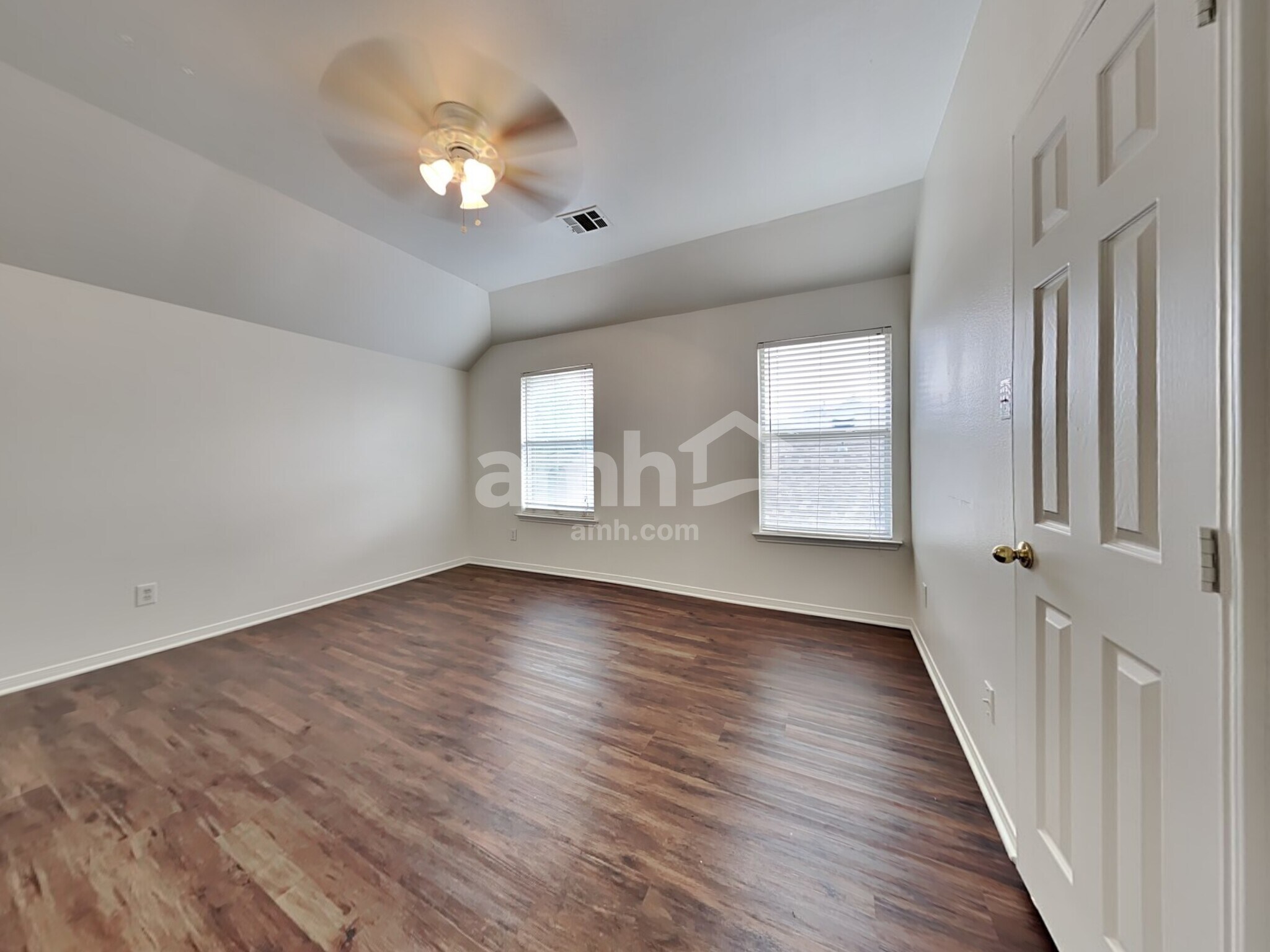 Building Photo - 1304 Carriage Ln