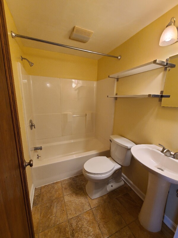 Building Photo - 8-9 Craig Ct