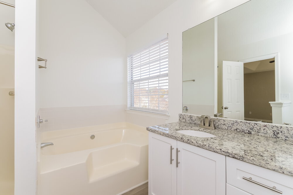 Building Photo - 2208 Glen Briar Way