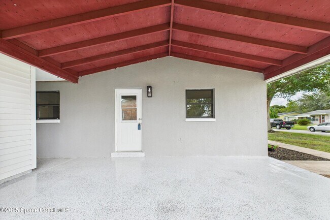 Building Photo - 4339 Plompton Dr