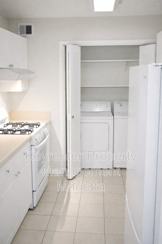 Building Photo - 1400 Summit N Dr