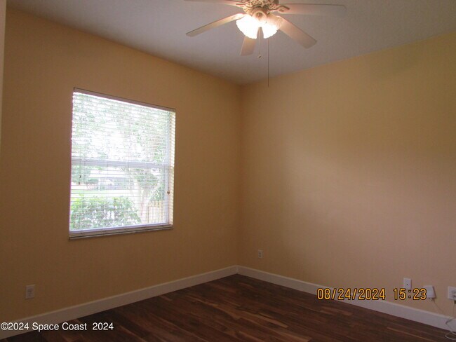 Building Photo - 1882 Woodfield Cir