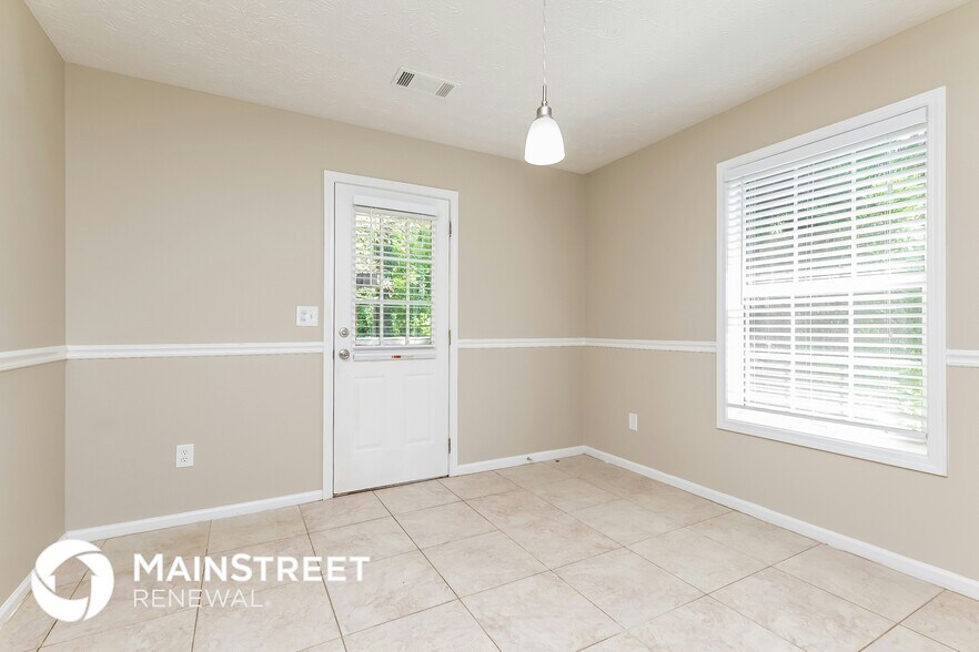 Building Photo - 2180 Castle Royale Dr