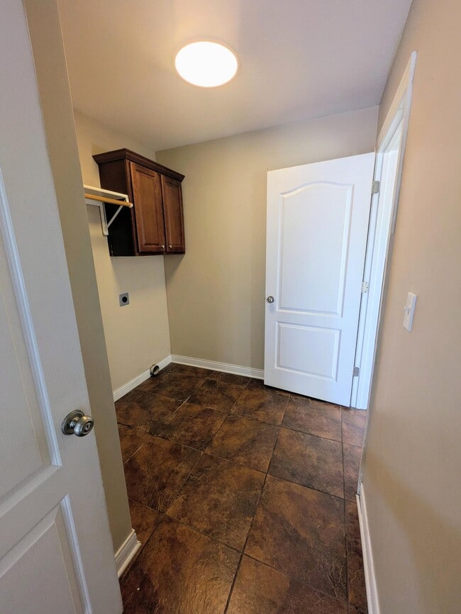 Building Photo - 2601 Quartz Ln