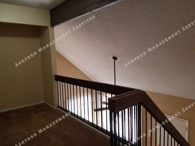 Building Photo - 2 STORY TOWNHOME WITH ATTACHED GARAGE WATER INCL