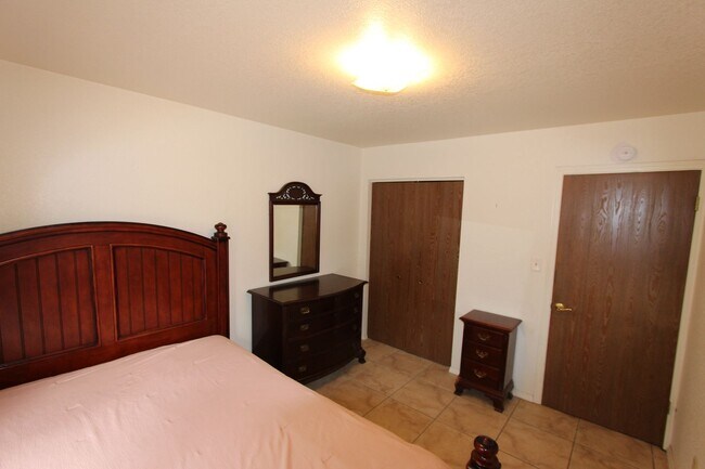 Building Photo - 3270 S Little Dr