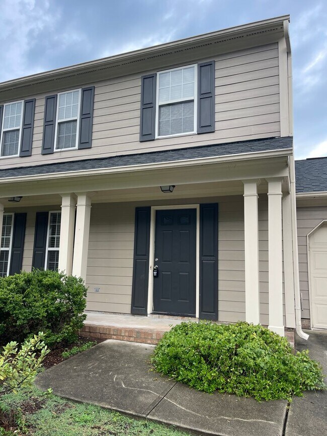 Building Photo - Beautiful, updated 3br 2.5 ba home with garage, fenced-yard in Home Valley Farms Now Available!