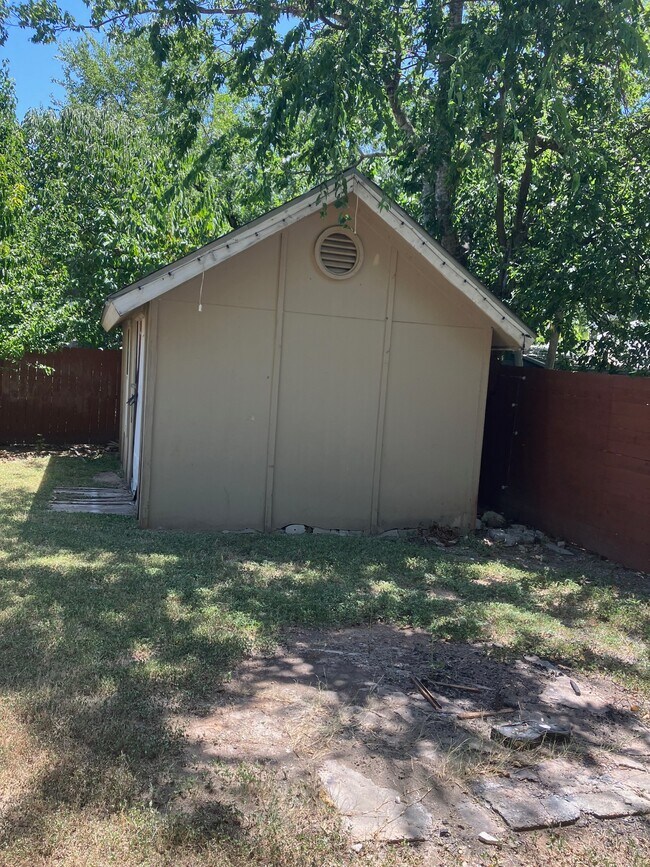 Building Photo - 6902 Colony Park Dr