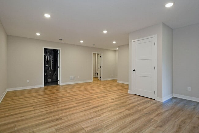 Building Photo - New Construction Townhouse Available Now in Roseville!