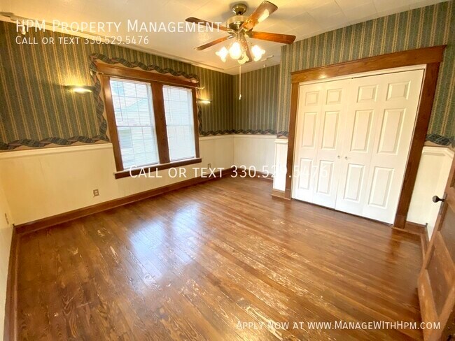 Building Photo - 837 Parkview St NE